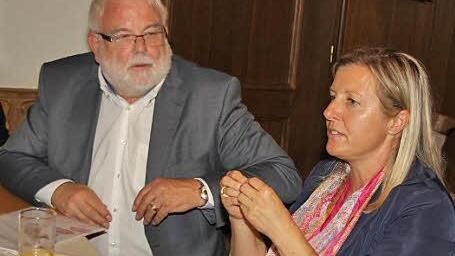 Martin G&uuml;ll und Marion Rosin, bildungspolitische Sprecher der SPD-Fraktionen im bayerischen und im th&uuml;ringischen Landtag, diskutierten in Kronach &uuml;ber das Konzept "Gemeinschaftsschule".  Foto: Andreas Schmitt