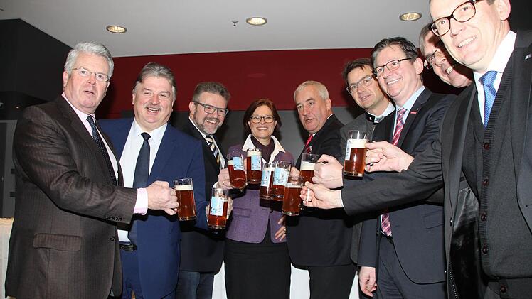 Anstoßen auf den Erfolg Foto: Dagmar Besand