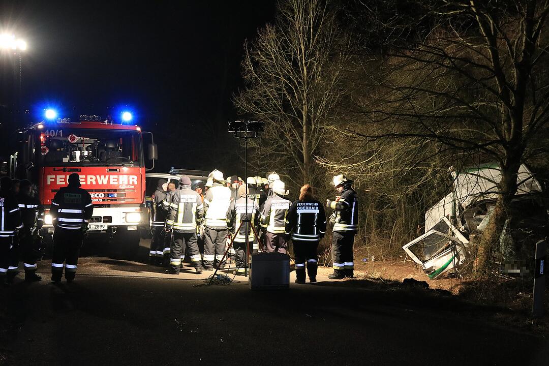 Auto prallt nach Verfolgungsjagd bei Staffelbach gegen Baum
