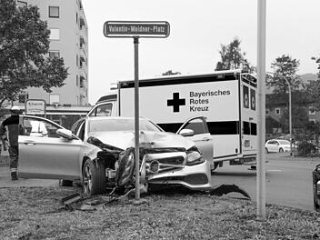 Bei dem Crash vor der Realschule wurde  mit viel Glück kein Fußgänger verletzt. Benedikt Borst