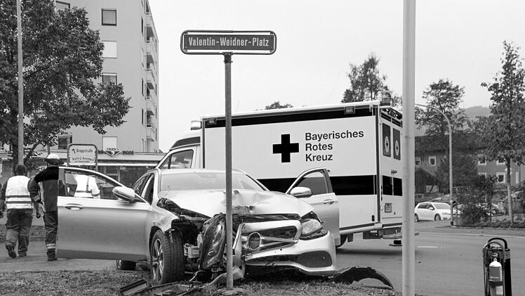 Bei dem Crash vor der Realschule wurde  mit viel Glück kein Fußgänger verletzt. Benedikt Borst