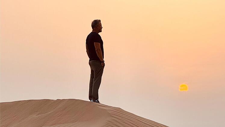 In der Wüsten-Metropole Dubai kommt Jenke von Wilmsdorff aus dem Staunen nicht heraus.