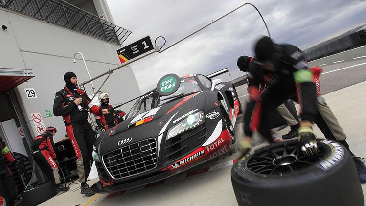 Der WRT-Audi mit der Nummer 1 beim Boxenstopp.