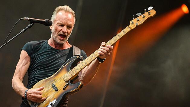 Der S&auml;nger Sting beim Auftakt seiner Deutschlandtour "My Song" in Hannover.  Foto: Christophe Gateau/dpa