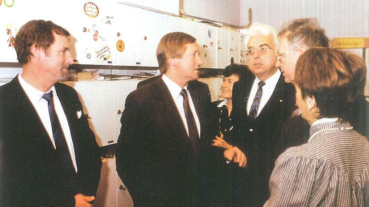 Besuch von Kultusminister Hans Zehetmair bei der Namensgebung 1987. Foto: Archiv