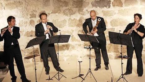 Hans-Peter Fink, Hans-Jörg Alber, Oliver Hasenzahl und Uschi Dahlhausen überzeugten beim Konzert auf Einladung des Vereins Kultur in Thurnau im Kutschenhaus des Schlosses. Foto: Katharina Müller-Sanke