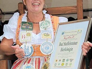 Die noch amtierende Bierkönigin Angelika I. übergibt beim 8. Bad Staffelsteiner Bierbrauerfest am 15. August das Zepter an den neuen Bierkönig.  Foto: Stadt Bad Staffelstein