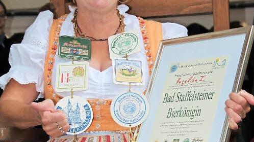 Die noch amtierende Bierkönigin Angelika I. übergibt beim 8. Bad Staffelsteiner Bierbrauerfest am 15. August das Zepter an den neuen Bierkönig.  Foto: Stadt Bad Staffelstein