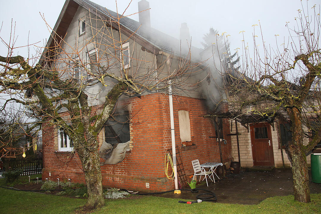 Wohnhausbrand in Coburg: Bewohnerin wurde schwer verletzt – Haus unbewohnbar