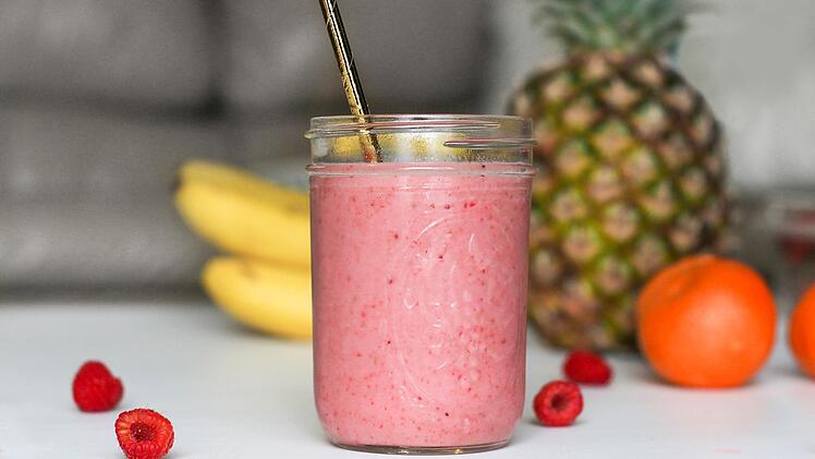 Smoothies kommen dank der natürlichen Süße von Bananen ganz ohne zusätzlichen Zucker aus.