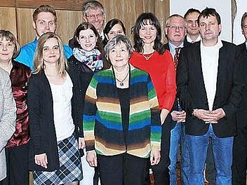 Die geehrten langjährigen Wela-Mitarbeiter (v. l.) Eberhard Hilse, Irene Hugo, Melanie Apel, Benjamin Rohm, Jenifer Wabnik, Geschäftsführer Klaus Siefke, Julia Neubauer, Adelheid Hadamitzky, Silke Großmann Wiebe, Manfred Renk, Geschäftsführer Wolfgang Vetter, Helmut Fehn, Geschäftsführer Walter Siefke und Manuela Möckl Foto: Harald Fehn