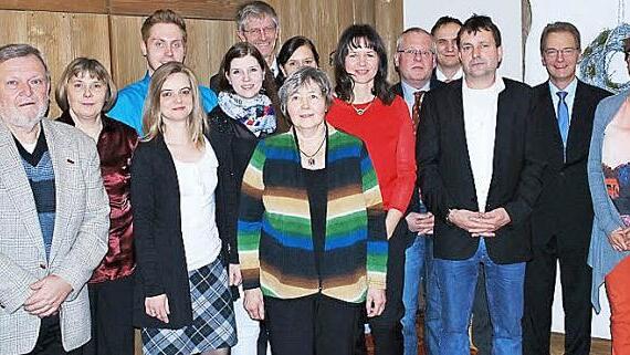 Die geehrten langjährigen Wela-Mitarbeiter (v. l.) Eberhard Hilse, Irene Hugo, Melanie Apel, Benjamin Rohm, Jenifer Wabnik, Geschäftsführer Klaus Siefke, Julia Neubauer, Adelheid Hadamitzky, Silke Großmann Wiebe, Manfred Renk, Geschäftsführer Wolfgang Vetter, Helmut Fehn, Geschäftsführer Walter Siefke und Manuela Möckl Foto: Harald Fehn