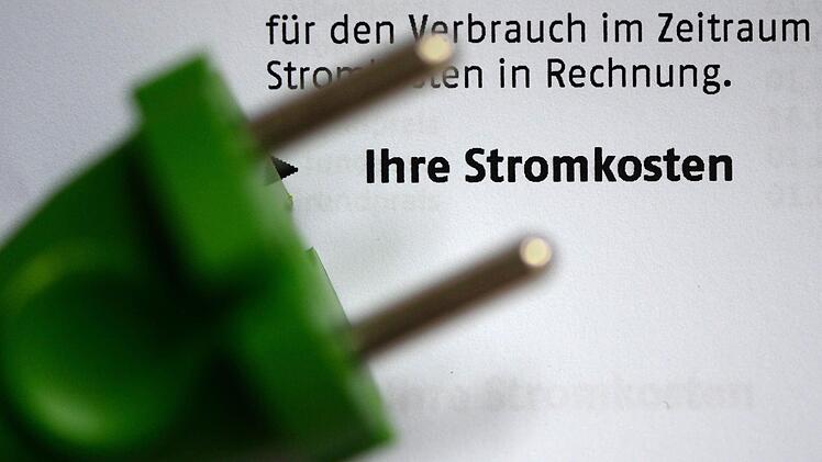 Als der Sohn Mahnbescheide erhielt, die er sich nicht erklären konnte, recherchierte er nach und entdeckte, dass seine Mutter seine Unterschrift gefälscht hatte. Symbolfoto: Jens Kalaene/dpa