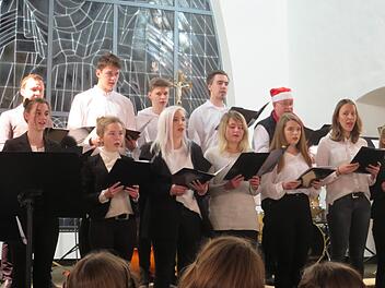 Der Oberstufenchor überzeugte mit reinem Klang und tollen Stimmen. KZG