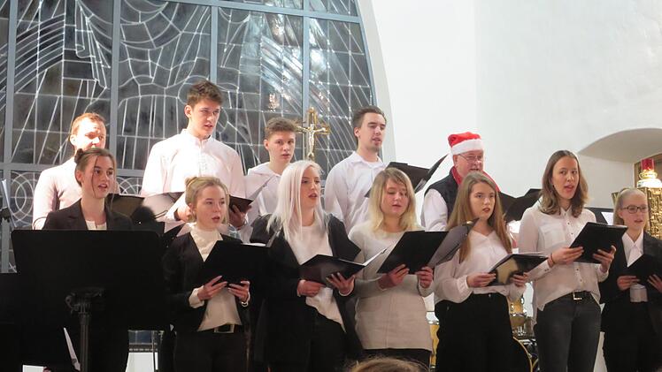 Der Oberstufenchor überzeugte mit reinem Klang und tollen Stimmen. KZG