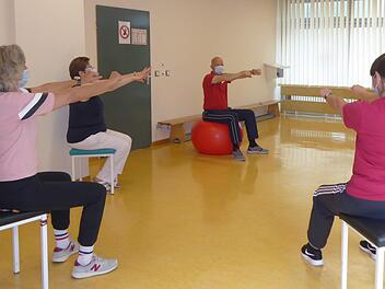 Langsam läuft die Behandlung der Patienten - hier eine Gymnastikgruppe aus der Klinik Hartwald - wieder an. Foto: Luciane Rinke