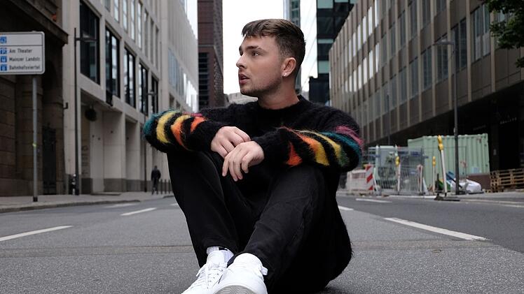 Bis heute lie&szlig; Mike Singer vier weitere Alben folgen, drei davon (zuletzt "Emotions", 2022) landeten ebenfalls ganz oben in den Hitlisten.