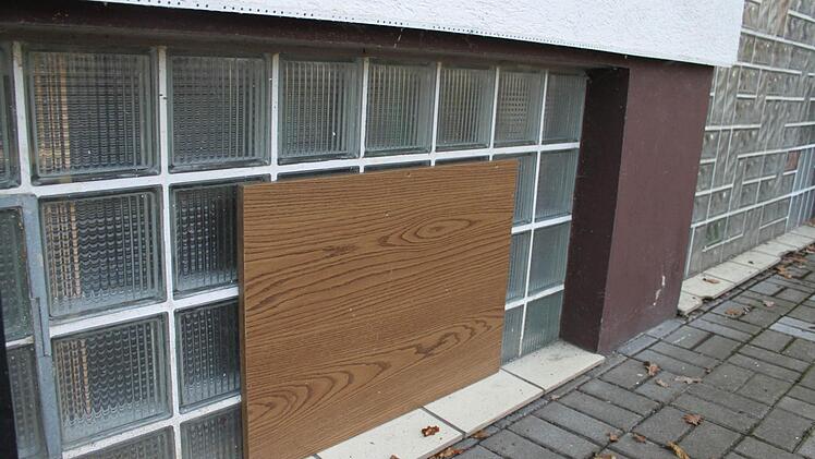 In Melkendorf sind die Täter durch ein Glasbaustein-Fenster ins Sportheim eingedrungen.