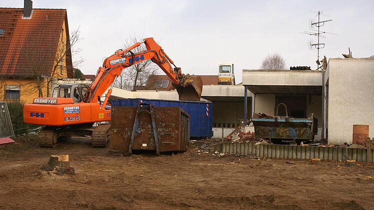 Das war einmal der Rattelsdorfer Kindergarten. Bald wird hier eine neue fünfgruppige Kindertagesstätte gebaut. Fotos: Renate Neubecker