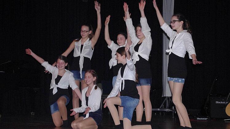 Die Jazzdance-Gruppe (Leitung: Sandra Erhardt) tanzte zu "Pumpin Blood".