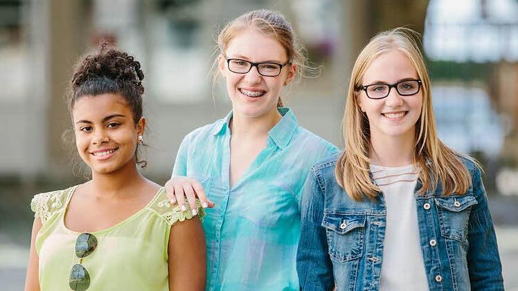Laetitia, Eva und Lisa waren am Samstag im Haßfurter Freibad richtig zur Stelle. Sie holten einen Dreijährigen aus dem Wasser. Der Bub konnte reanimiert werden. Foto: Hendrik Steffens
