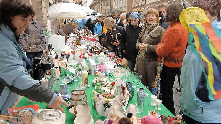 Schon in den vergangenen Jahren lockte der Antikmarkt Tausende Besucher in die Stadt. Foto: Archiv Ronald Rinklef