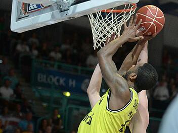 De'Mon Brooks hielt die Bayreuther mit seinen 24 Punkten im Spiel, doch das bessere Ende hatten die Riesen Ludwigsburg.  Foto: Peter Mularczyk