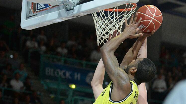 De'Mon Brooks hielt die Bayreuther mit seinen 24 Punkten im Spiel, doch das bessere Ende hatten die Riesen Ludwigsburg.  Foto: Peter Mularczyk
