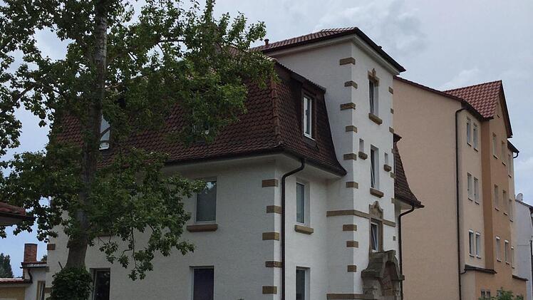 Wohn- und Geschäftshaus des Steinbruchbesitzers Adam Diroll, errichtet 1912 Foto: Günter Diüüold