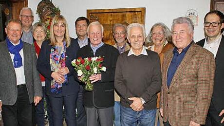 Seit 50 Jahren ist Harald Weigel (mit Blumen) in der CSU. Foto: Desombre