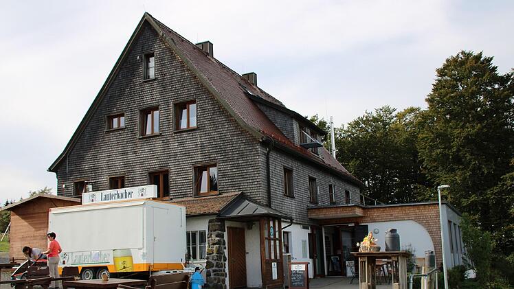 Das Würzburger Haus ist ein beliebter Ausflugspunkt in den Schwarzen Bergen. Foto: Ulrike Müller