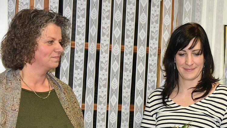 Wechsel in der VHS-Außenstelle: Bettina Malten (links) hört auf, ihre Nachfolgerin ist Juliane Müller. Foto: Gabi Arnold