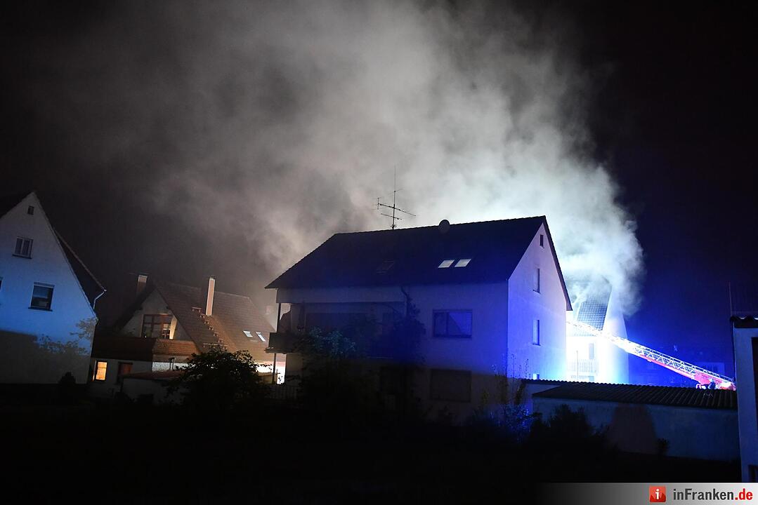 Feuer in Mehrfamilienhaus in Hallstadt im Landkreis Bamberg