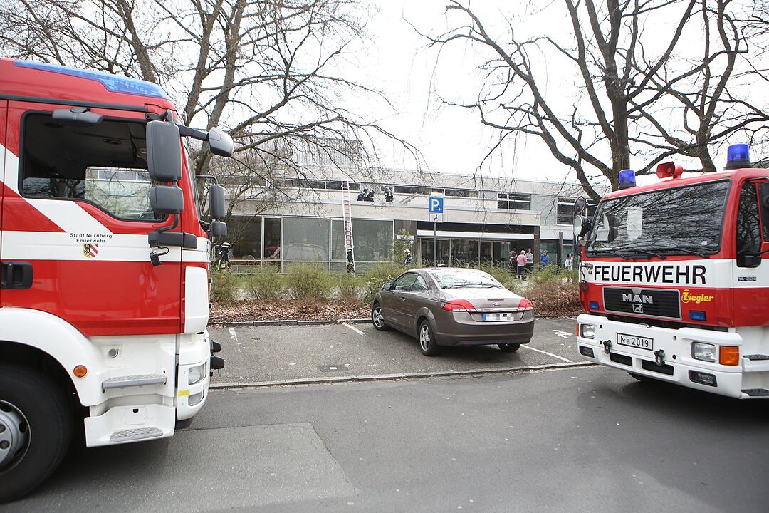 Nürnberg: Dachbrand in der Meistersingerhalle