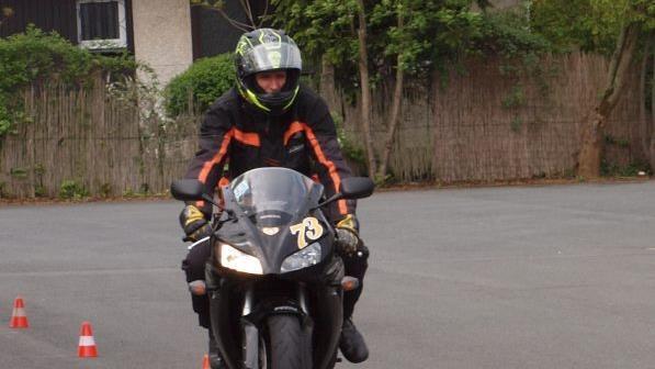 Ständiger Richtungswechsel wurde mit dem Slalomfahren geübt.