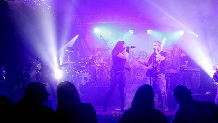 Accoustic Jam trat am Freitagabend beim "Wilden Sommer" in Wildflecken auf.  Foto: Corry Grimm