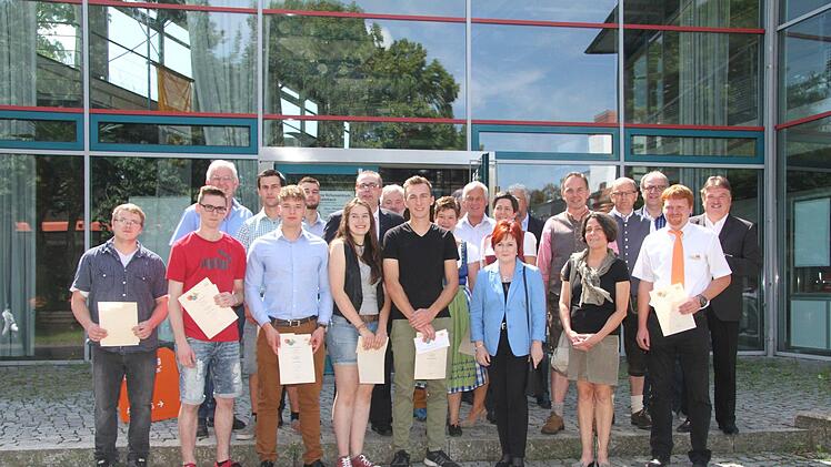 Die Jury mit den Preisträgern