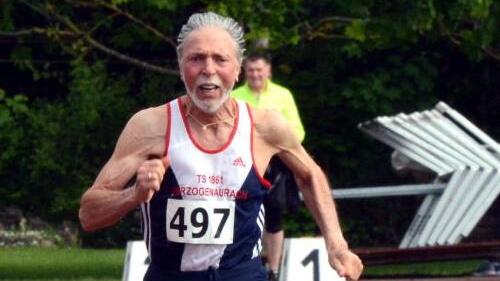 Willi Scheidt beim Sprint über 100 Meter. Foto: herzopress