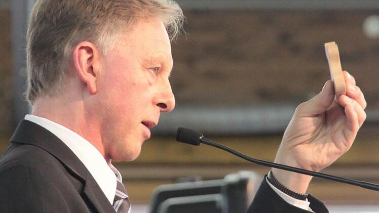 Stenglein mit einem "Frühlingsboten" Foto: Jürgen Gärtner