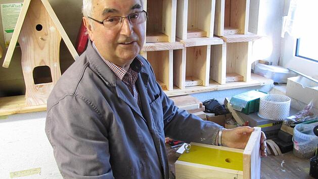 Werner Schaidts Hobby ist ihm zur Berufung geworden: Der Bau von Vogelh&auml;uschen.  Fotos: Sebastian Vogt