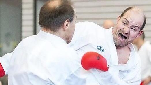 Andreas De Sario (hinten) vom Post-SV Bamberg in Aktion. Foto: pr