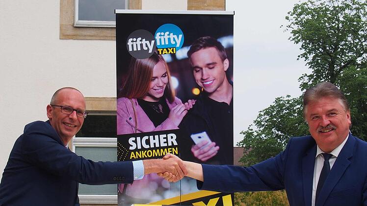 Die Landräte Christian Meißner (links) und Peter Söllner brachten die Kooperation auf den Weg.Landratsamt