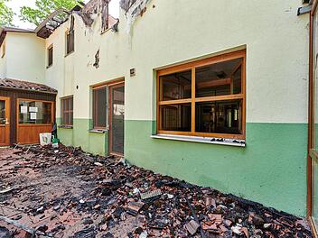 Offenbar schließen die großen Brandschäden eine Sanierung des Tierheims aus.