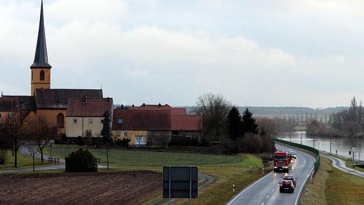 Ungefähr an dieser Stelle sollte nach dem Wunsch der Gerlachshäuser eine Fußgängerbrücke sein.  Foto: Peter Pfannes