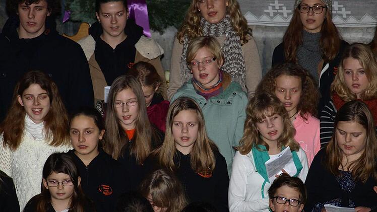 Der Auftritt der Bad Kissinger Gospelkids krönte die jüngste Eltingshäuser Dorfweihnacht. In diesem Jahr wird die Veranstaltung in kleinerem Rahmen ausgerichtet. Foto: Stefan Geiger