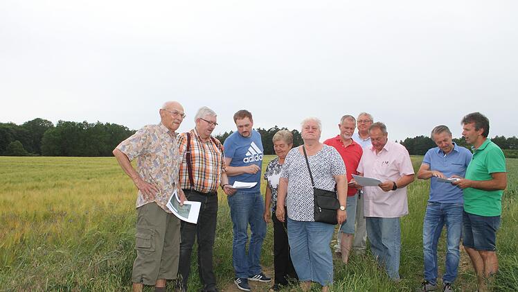 Die Fläche "Am Hummengraben" ist landwirtschaftlich genutzt, stellten die Räte bei einem Ortstermin fest  .Foto: Sonny Adam