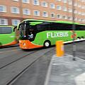F&uuml;r viele Flixbus-Passagiere verl&auml;ngerte sich die Fahrt auf der A3 deutlich - sie wurden in einen Unfall verwickelt. Symbolfoto: Lukas G&ouml;rlach/dpa