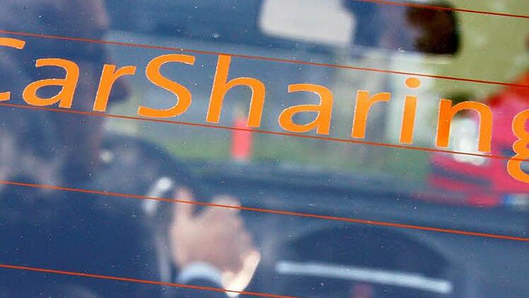Ab dem Frühjahr könnte es Carsharing in Forchheim geben. Doch der Motor dieser Genossenschaftsidee kommt nur ins Laufen, wenn die Stadt Forchheim einen Standplatz für die ersten beiden Autos zur Verfügung stellt. Foto: Fredrik von Erichsen dpa/lsw