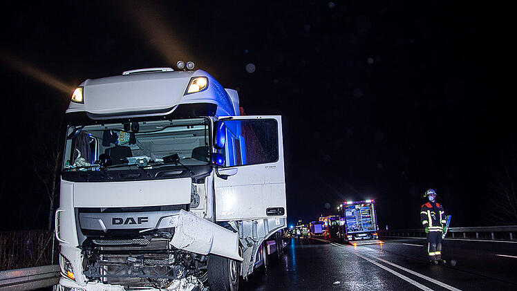Bei Rheinzabern: Lkw-Fahrer bei schwerem Verkehrsunfall auf L 549 t&ouml;dlich verletzt