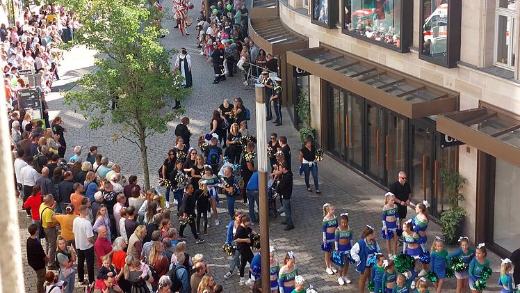 Fürther Michaelis-Kirchweih 2024: Stadt kündigt Kontrollen für mehr Sicherheit an